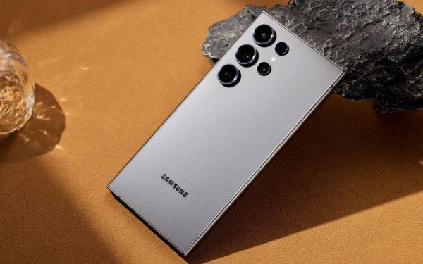 三星Galaxy S26 Ultra评测：2亿像素主摄+钛合金机身