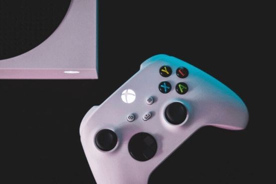 2026游戏手柄横评：Xbox Elite 3 vs DualSense Edge vs 八位堂Pro 3，谁的手感最电竞？